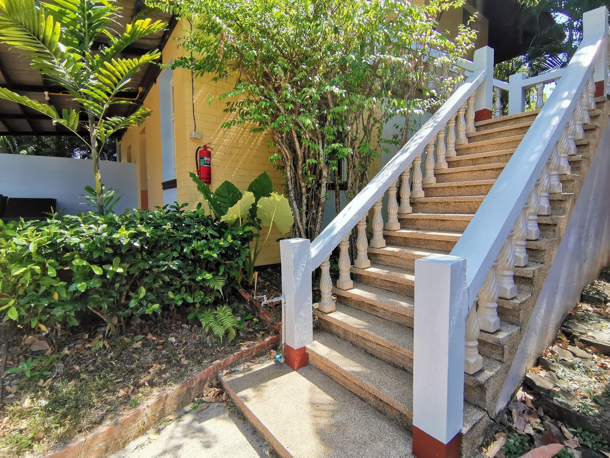 Holiday Villa, Lanta Koh Lanta Exterior photo